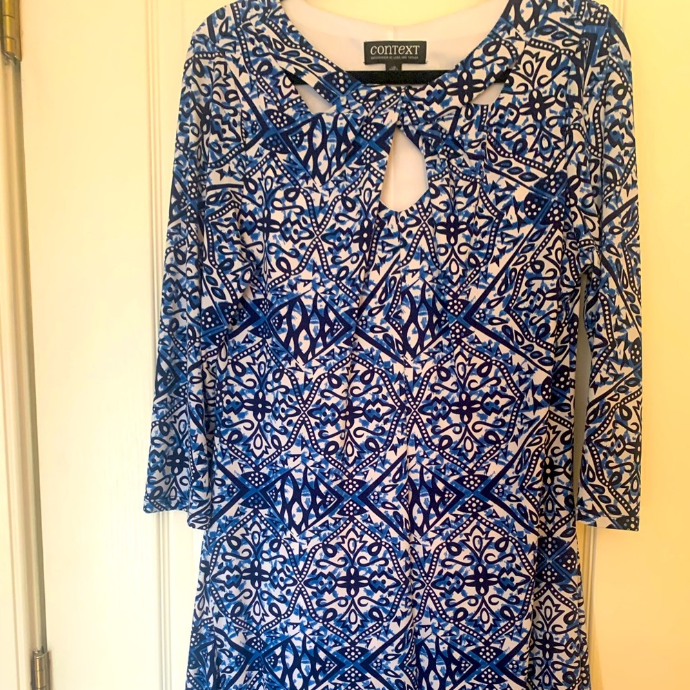Long sleeve printed dress with keyholes in the neckline, size large